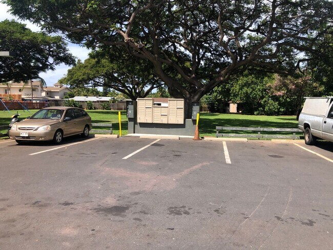 Building Photo - 3 Bed 1 Bath Unfurnished house in the Heart of Kihei - 1 year minimum available long term.