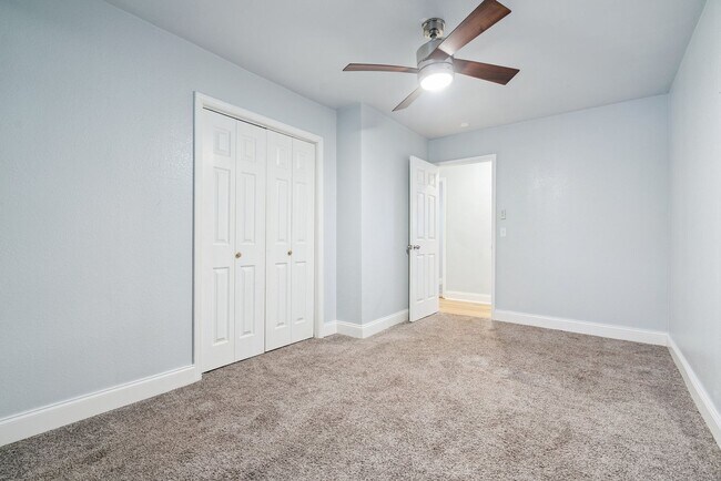 Building Photo - For Rent: Spacious 3-Bedroom, 2-Bath Home