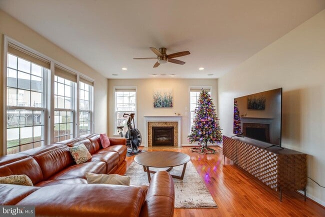 Building Photo - 7536 San Diego Ct
