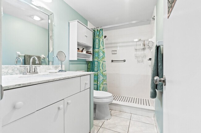 Building Photo - 250 NE 20th St