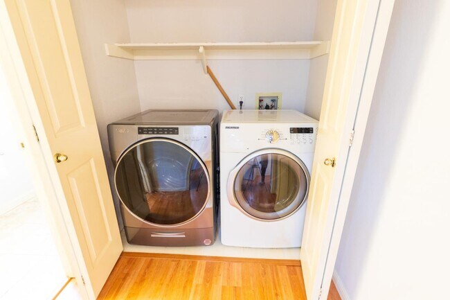 Building Photo - 4097 Alder Terrace