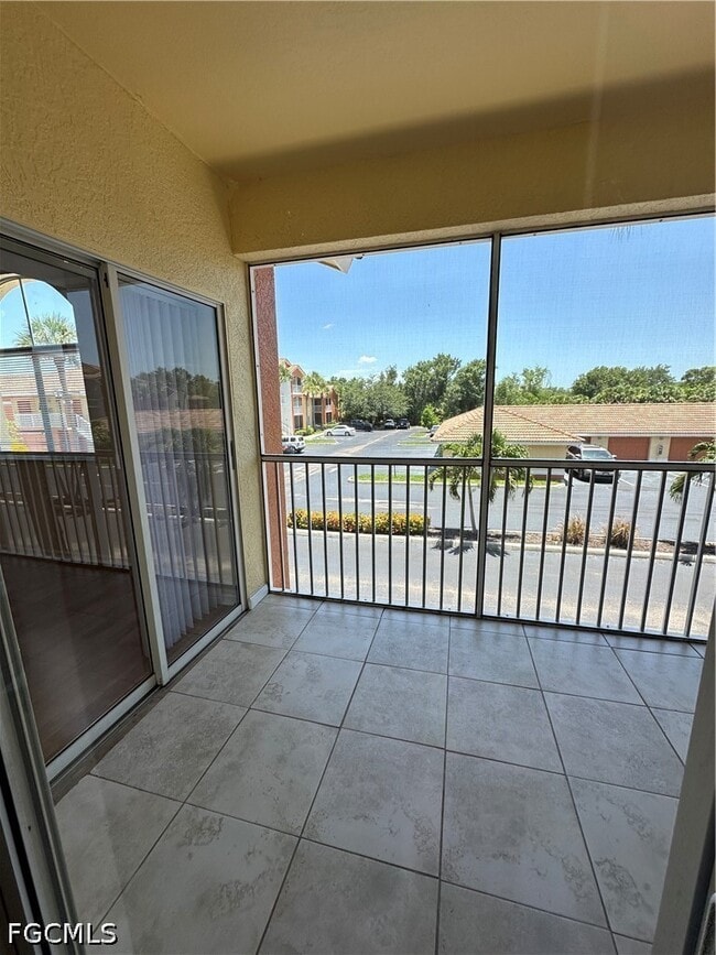 Building Photo - 6361 Aragon Way