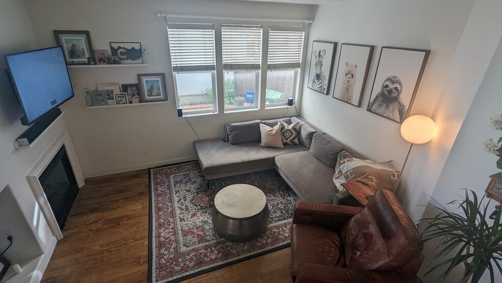 Building Photo - 1554 Plymouth Ln