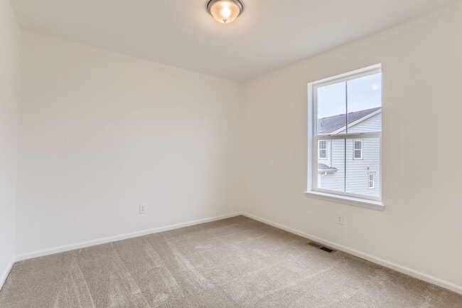 Building Photo - Beautiful Single Family Home with state-of-the-art modern finishes throughout. Mountain Views- 2 ...