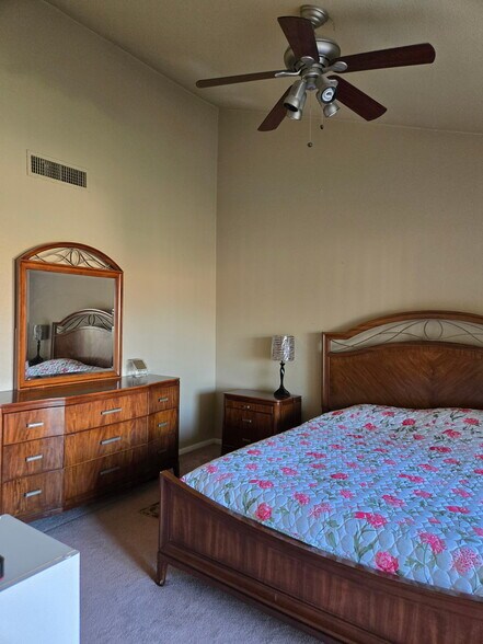 Building Photo - 4876 Rollingwood Cir