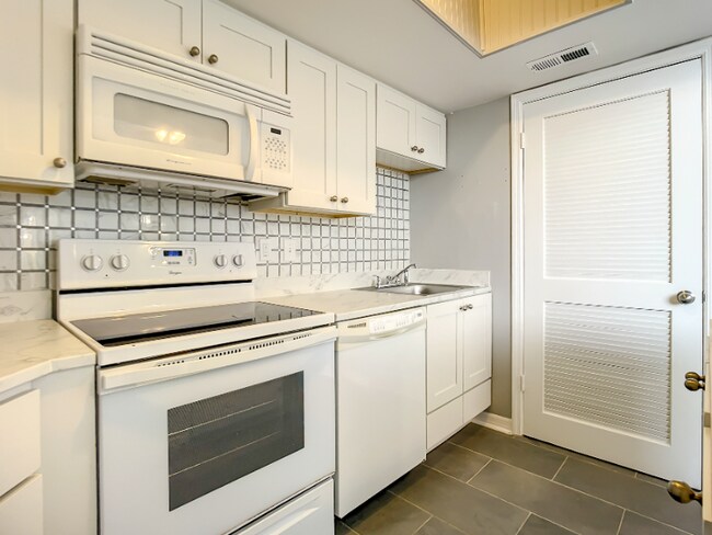 Building Photo - 3013 S Atlantic Ave