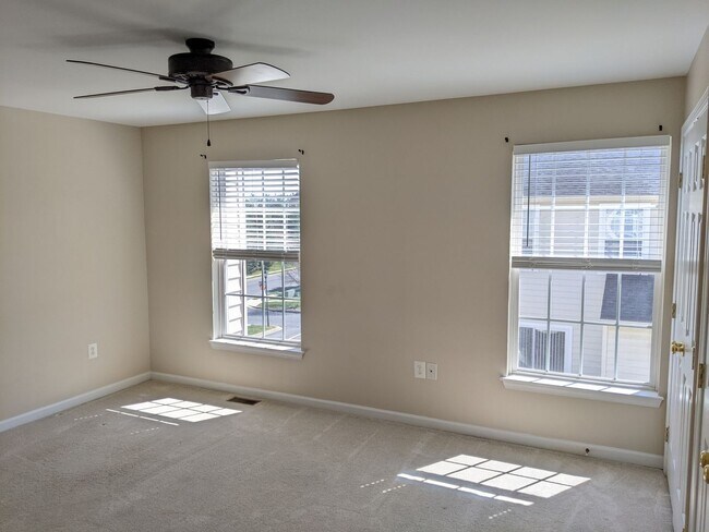 Building Photo - Updated condo in Ballenger Creek available in June!