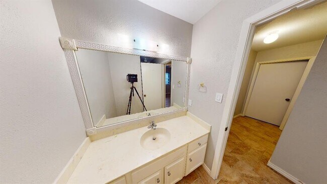 Building Photo - 10214 Missel Thrush Dr