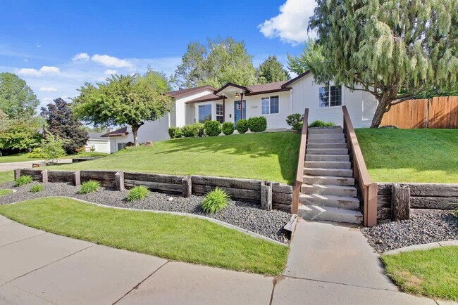 Building Photo - 2910 E Dagger Falls Dr