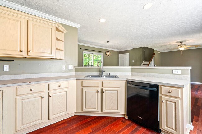 Building Photo - 4264 Live Oak Dr