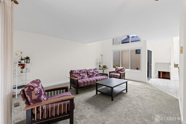 Building Photo - 130 Sayre Dr