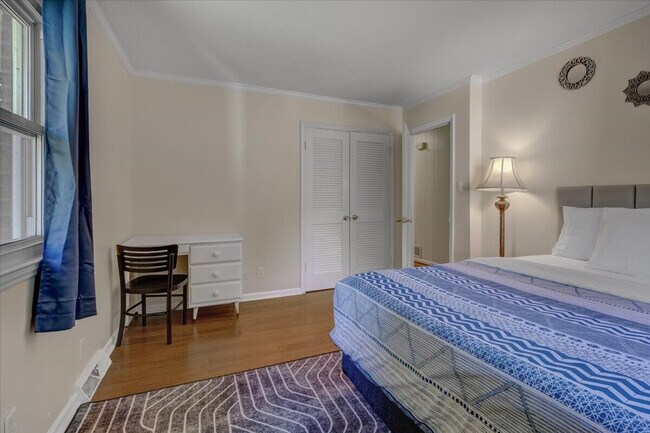 Building Photo - 102A White Oak Dr