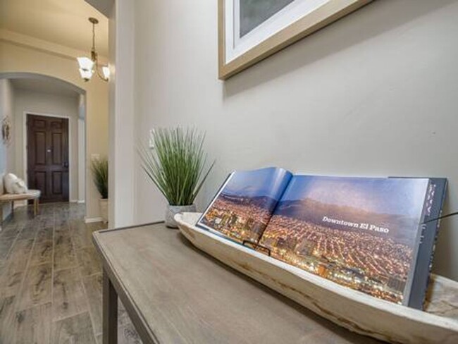 Building Photo - Beautiful East side House 3 Bed