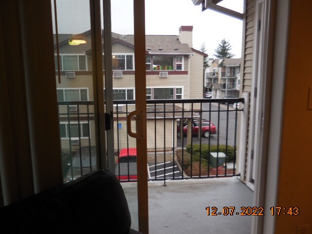 Building Photo - 750 NW 185th Ave