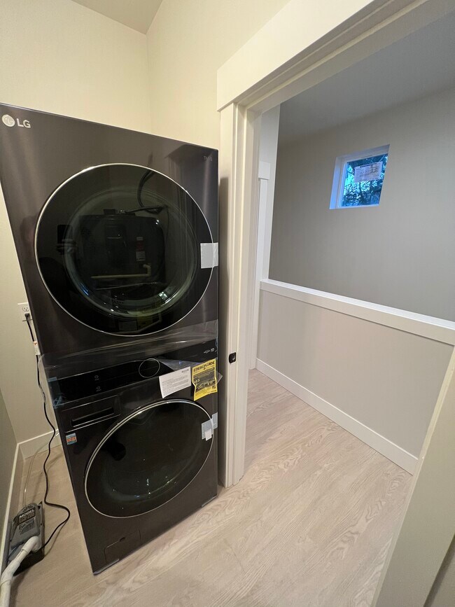 Building Photo - 10109 Alaska St S