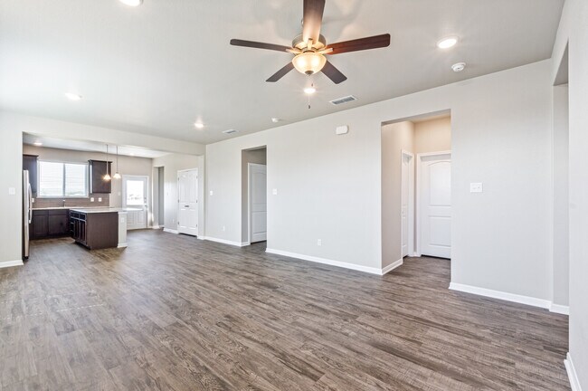 Building Photo - 1204 Grand Oak Trail