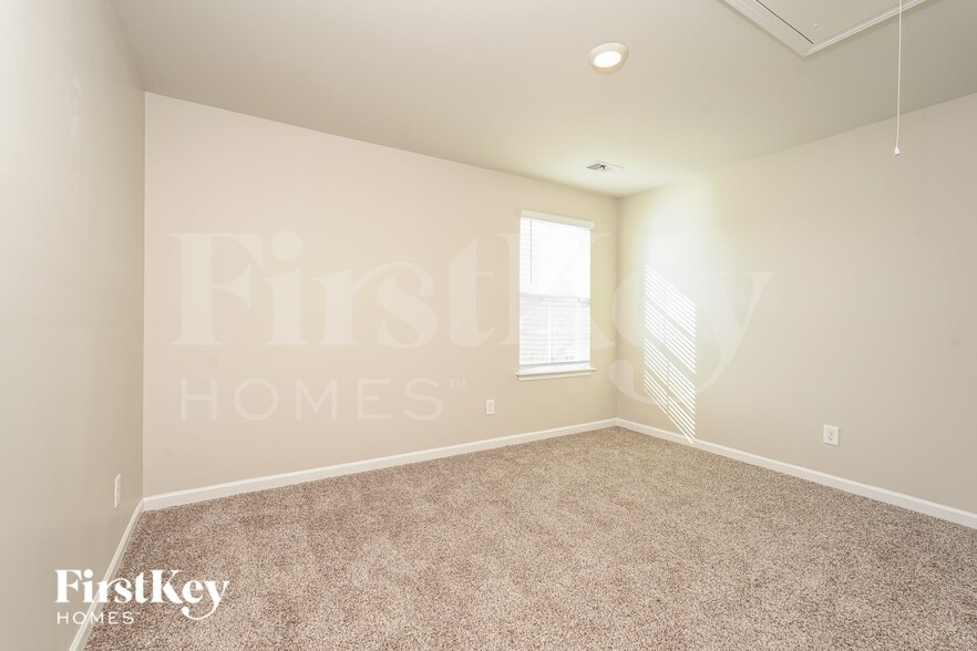 Building Photo - 6850 Keeneland Dr