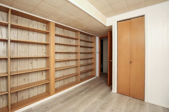 Building Photo - 1705 Elmwood Dr