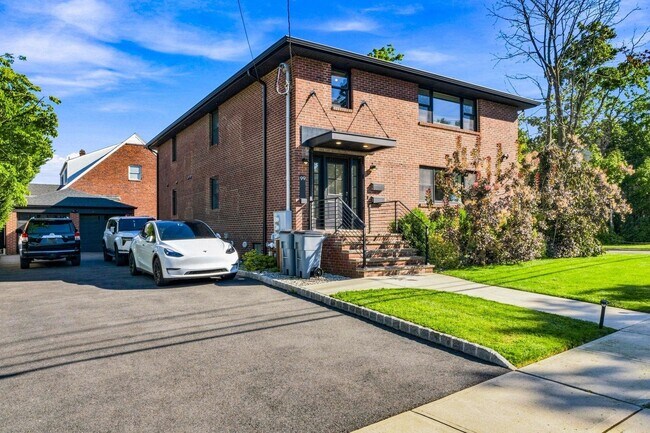 Building Photo - 99 Baldwin Pl