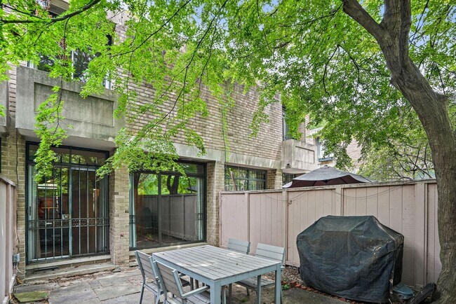 Building Photo - 1285 Delaware Ave SW