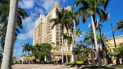 Building Photo - Seasonal/short term 3/2 renovated Ritz Carlton beauty with long water views