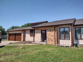 Building Photo - 3115 N Longfellow Ct