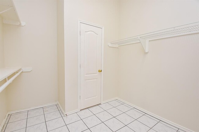 Building Photo - 12335 Shadowvista Dr