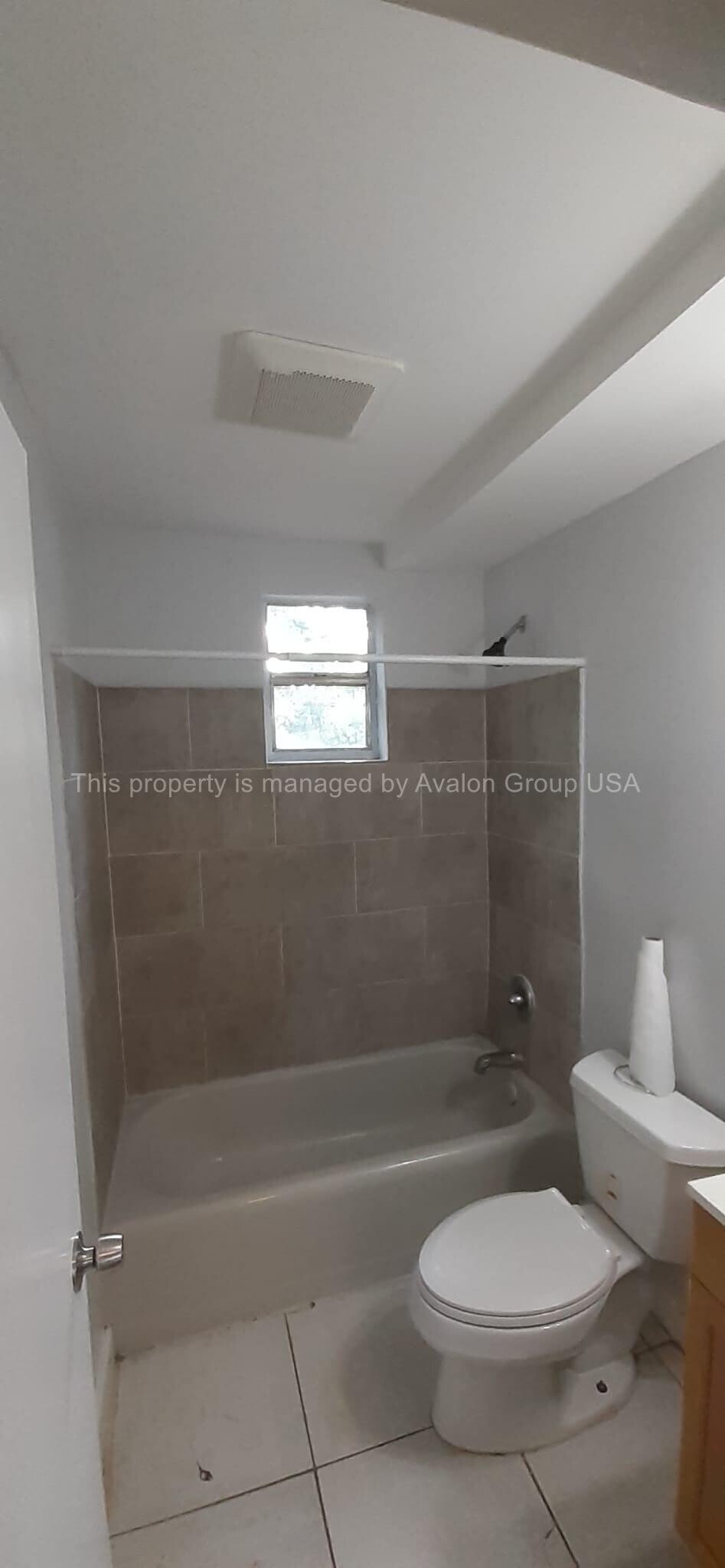 Building Photo - 610 W 18th St