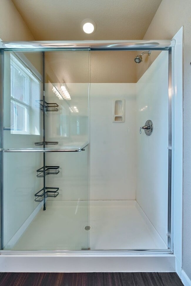 Building Photo - Exceptional 3BR Condo in Folsom! Stylish U...