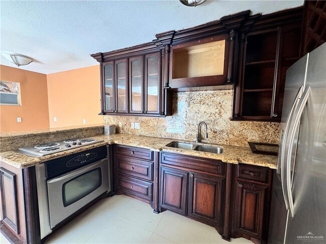 Building Photo - 1804 Oasis Dr