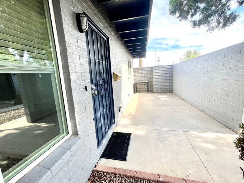 Building Photo - 1058 W Flint St