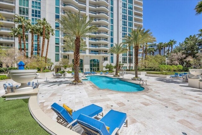 Building Photo - 2877 Paradise Rd