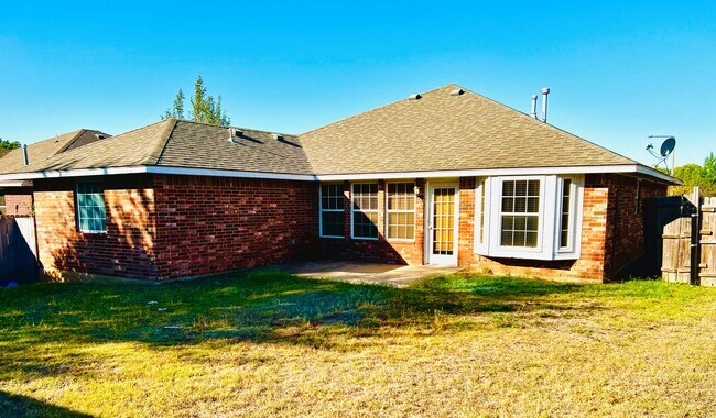 Building Photo - Updated 3BD 2BA Home Located in a Great Norman Neighborhood!!