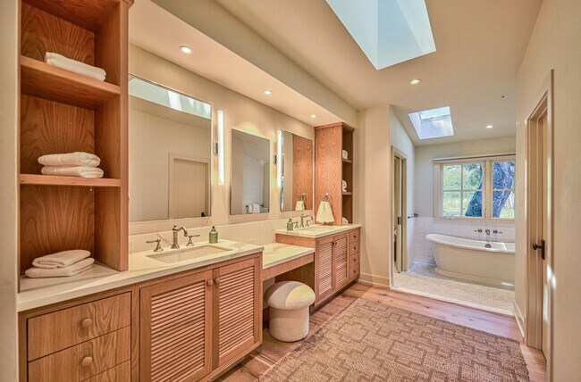 Building Photo - Luxury Living in Corral de Tierra!