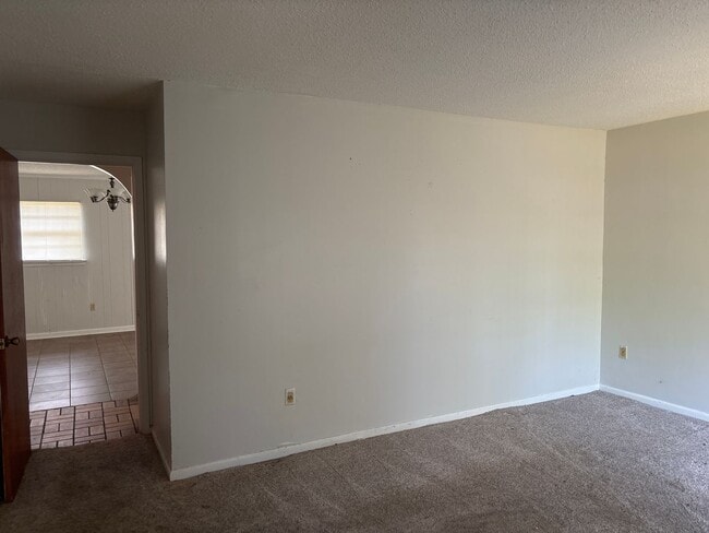 Building Photo - 4037 Piedmont Dr