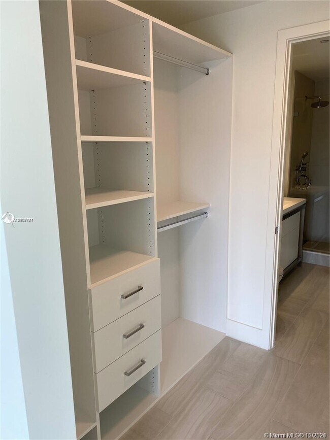 Building Photo - 2000 Metropica Way