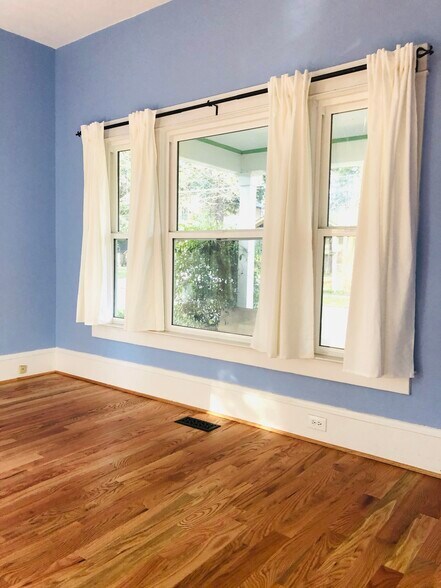 bright windows looking out to the street - 5336 SE 44th Ave