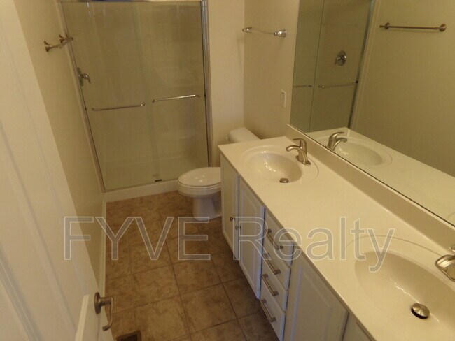 Building Photo - 467 Westgreen Ln