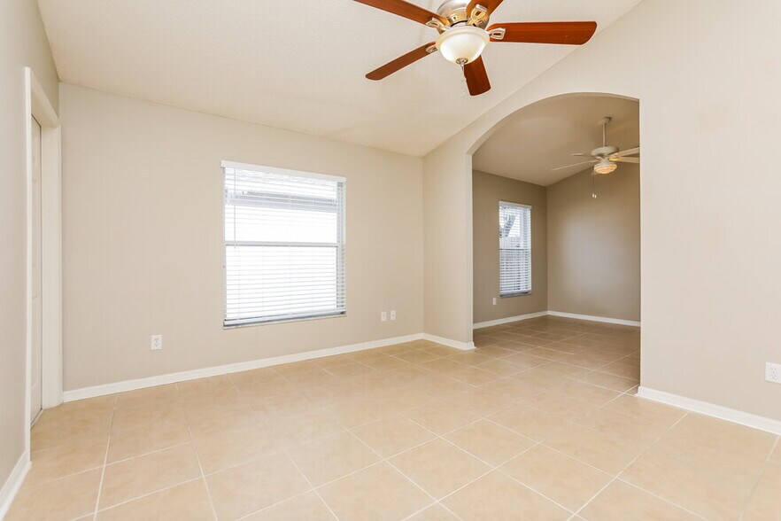 Building Photo - 665 Buckingham Dr