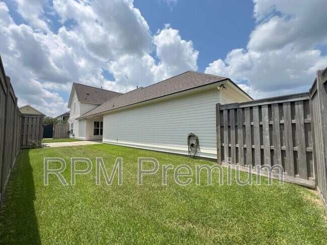 Building Photo - 1271 Rockport St