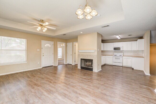 Building Photo - 3/2/2 plus a large basement on a Cul-de-Sac!