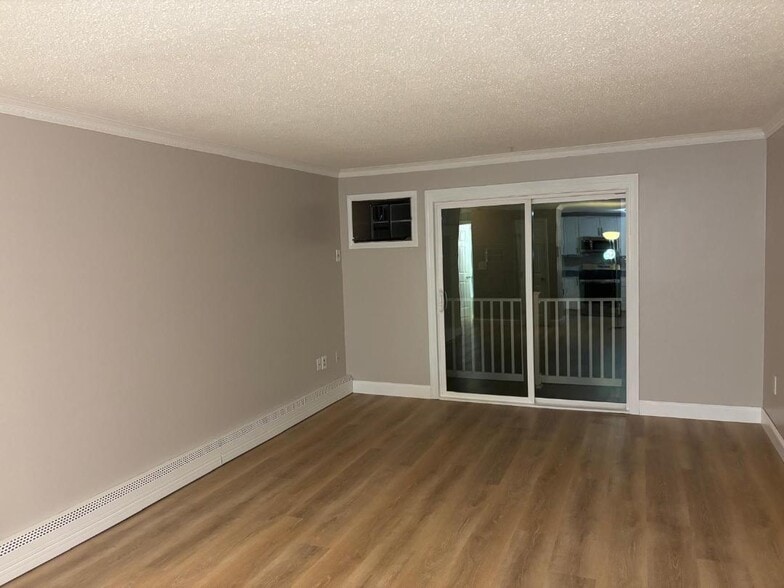 Building Photo - 24 Kenmar Dr