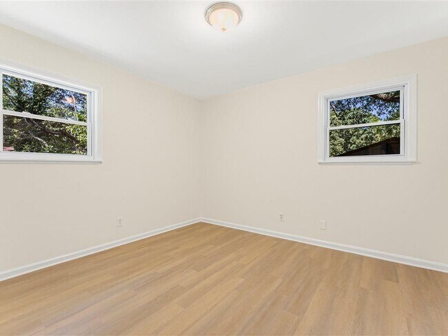Building Photo - 6371 Westbury Rd