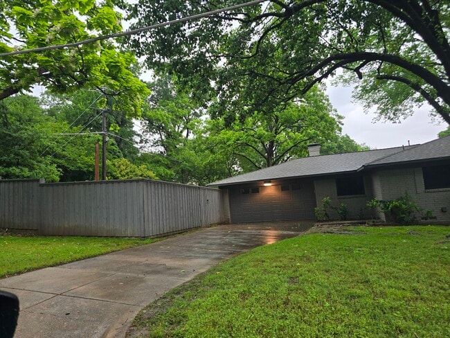 Building Photo - 8107 San Leandro Dr
