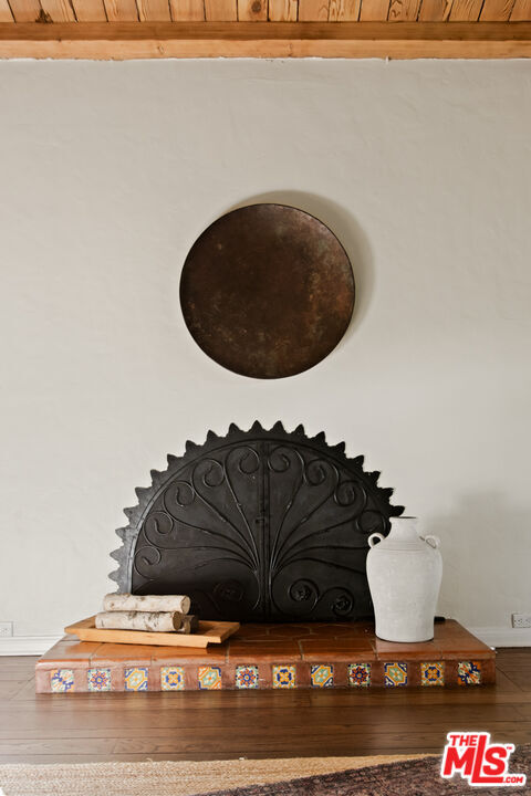 Building Photo - 1518 N Beverly Dr