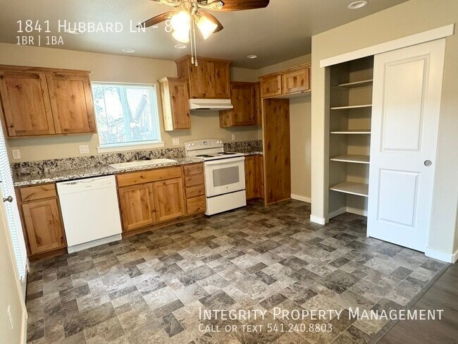 Building Photo - 1841 Hubbard Ln