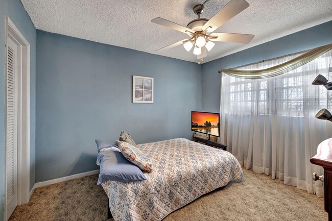 Building Photo - 2350 NE 14th Street Causeway