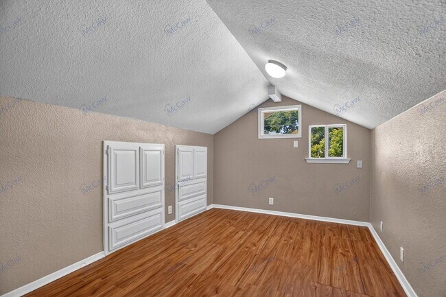 Building Photo - 303 S Elm St