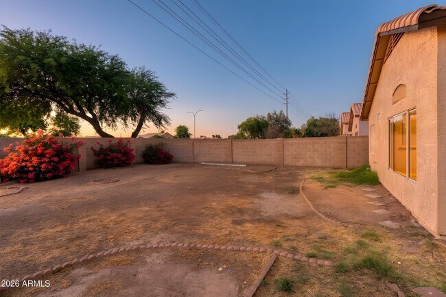 Building Photo - 3321 W Gary Dr