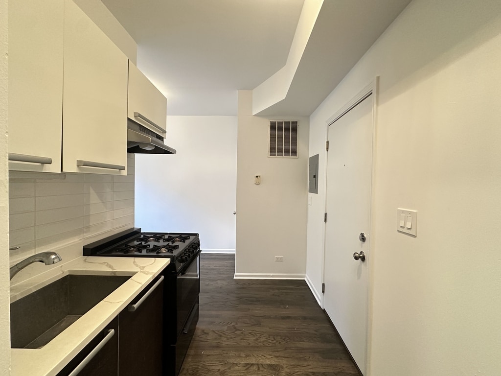 Building Photo - 5054 N Winthrop Ave